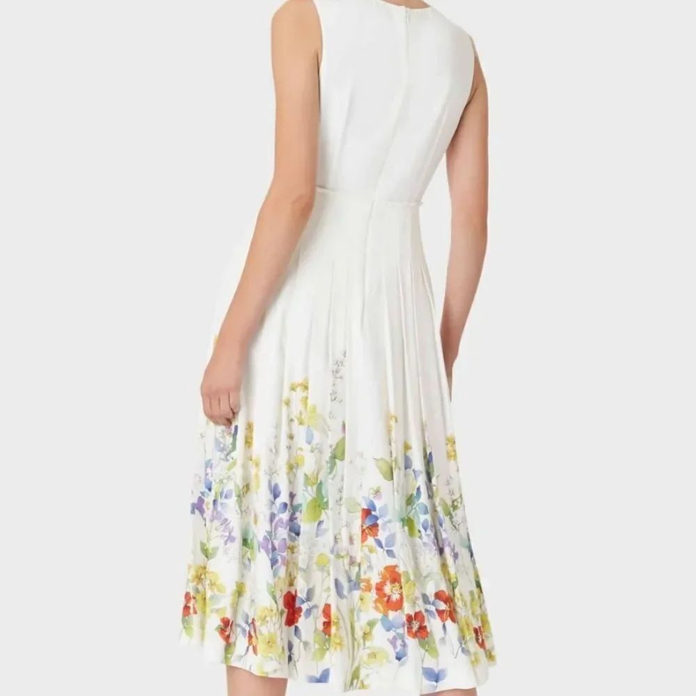 BRAND NEW CREAM PLEAT FLORAL PATTERN ENFOCUS STUDIO SLEEVELESS MULTI-COLOR DRESS